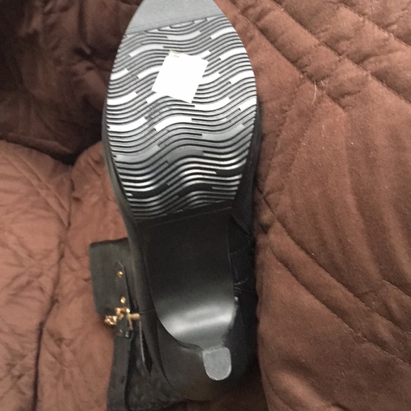 West Blvd. Heeled Boots - Picture 4 of 5